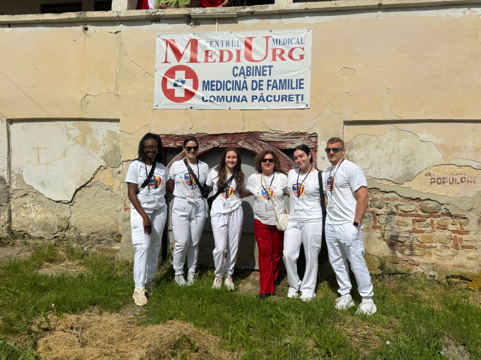 Hearts Beyond Borders volunteers at the MediUrg family medicine clinic in Păcureți
